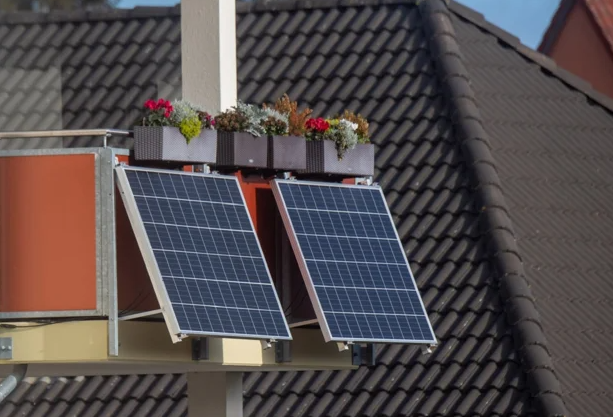 Discreet solar integration on balcony